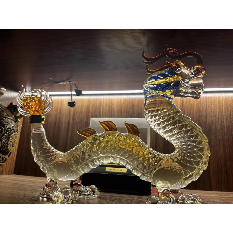 Dragon shaped Chinese Zodiac w - Glass Decanter Whiskey recension och pris